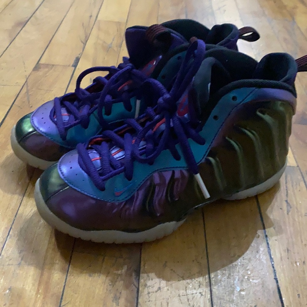 Kids Nike foams